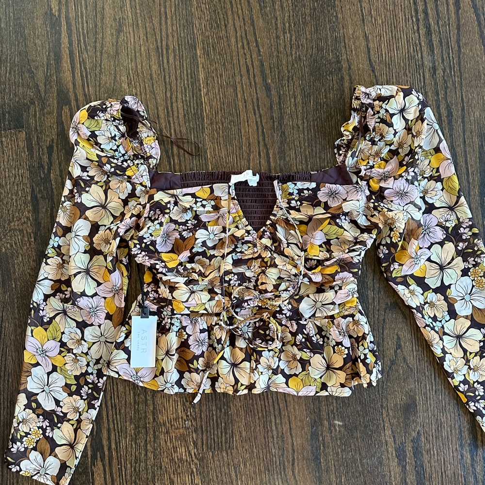 ASTR boho cropped floral top - NWT